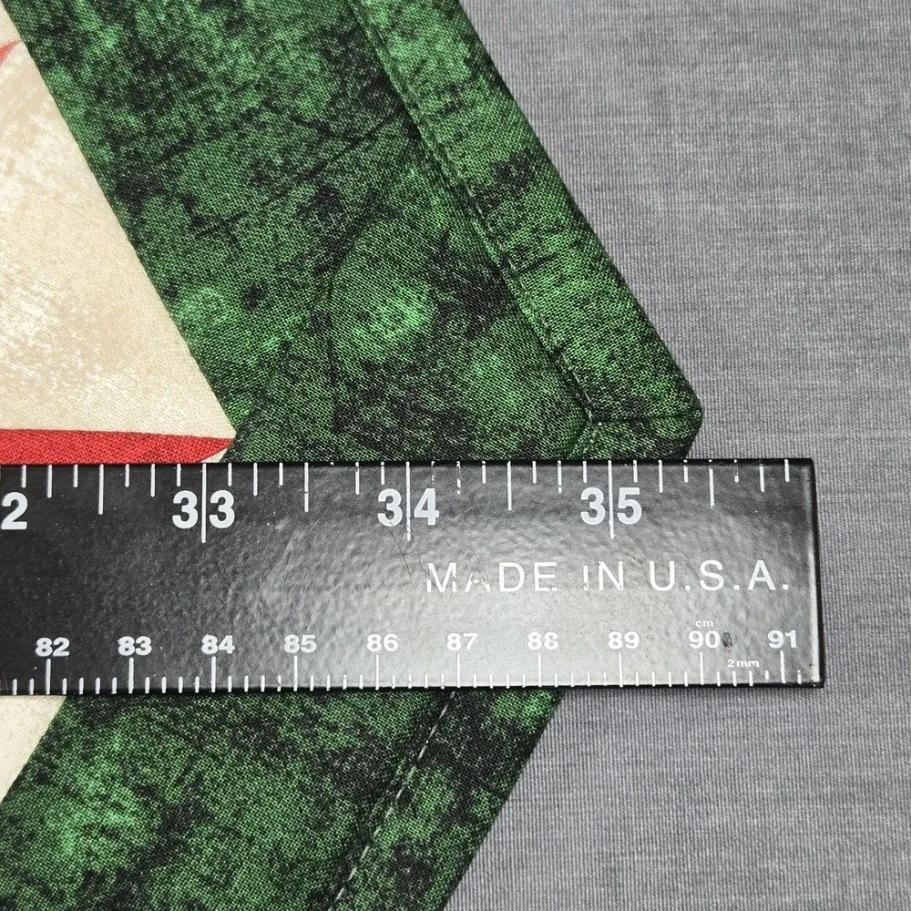 Quilted Christmas Table Runner Red Green Patchwork Star Holiday Decor‎ 16 x 35